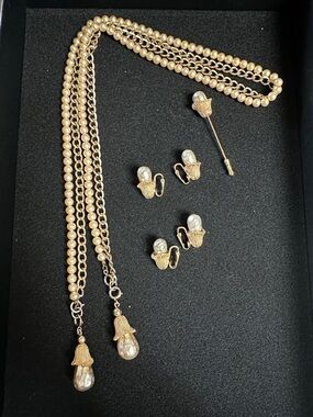 Vintage Sarah Coventry Fashion Parade Pearl Lariat Necklace & Clip Earrings Set